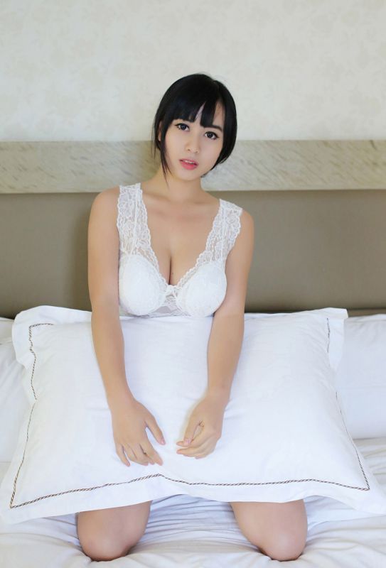 巨乳美女黄可性感私房照