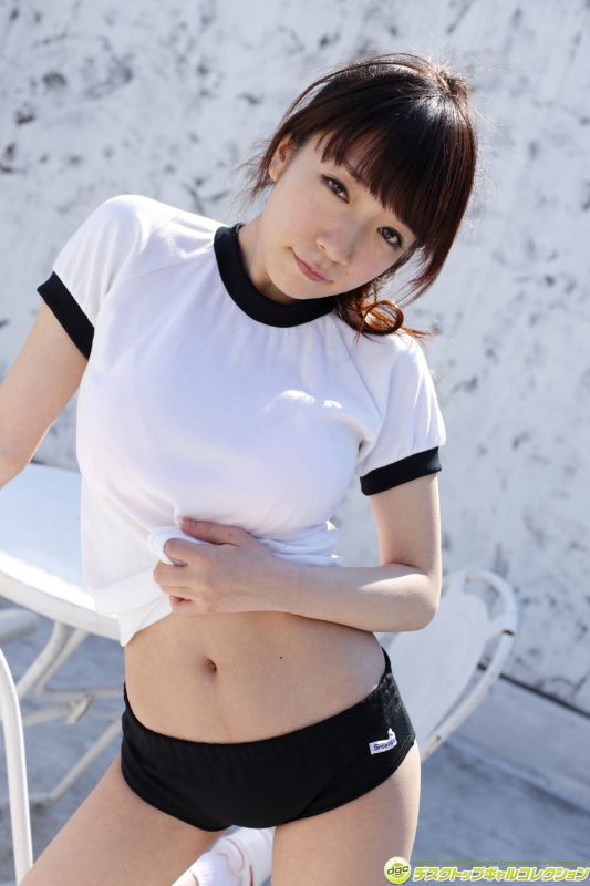 日本爆乳美女清水爱理私房内衣诱惑写照