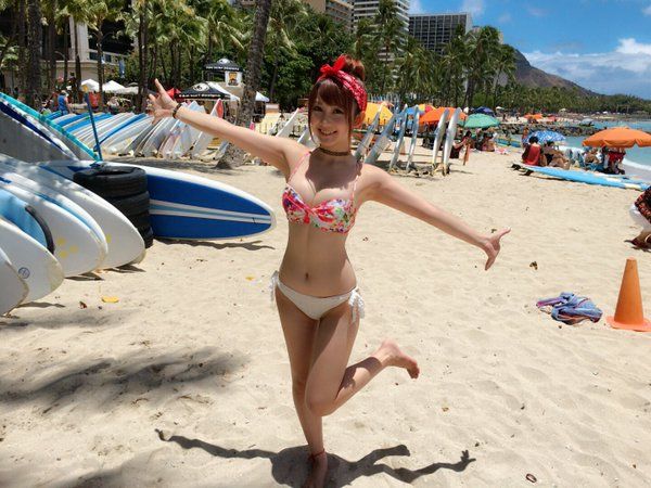 日本美女秋田知里自拍写真美胸诱惑