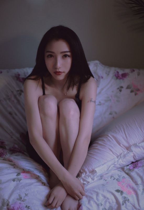 吊带睡衣美女御姐私房火辣抚媚性感色色啪啪啪写真