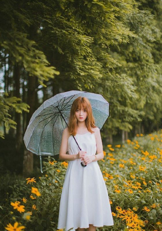 雨中萝莉少女户外小清新空灵唯美氧气写真