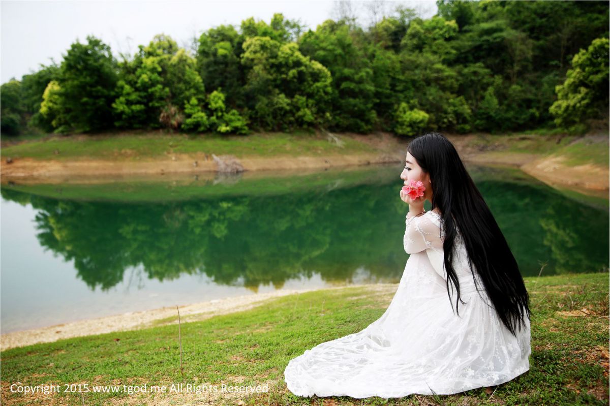 清纯女神鲁思羽携闺蜜夏静镜拍唯美写真大片