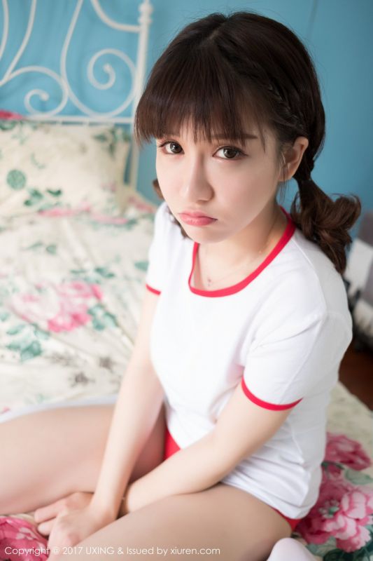 90后小美女傲娇萌萌体操服私房照