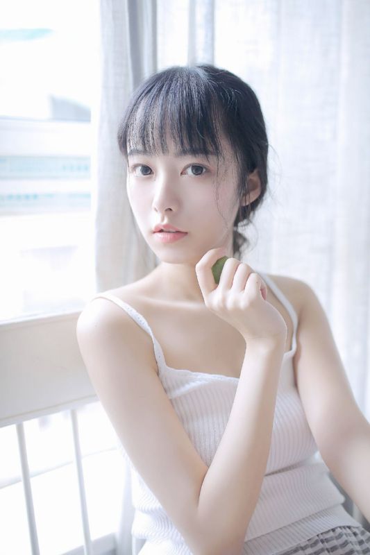 素颜少女白嫩肌肤私房内衣氧气写真图片