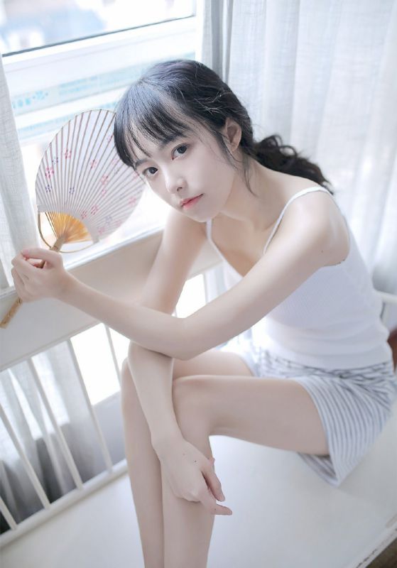 素颜少女白嫩肌肤私房内衣氧气写真图片