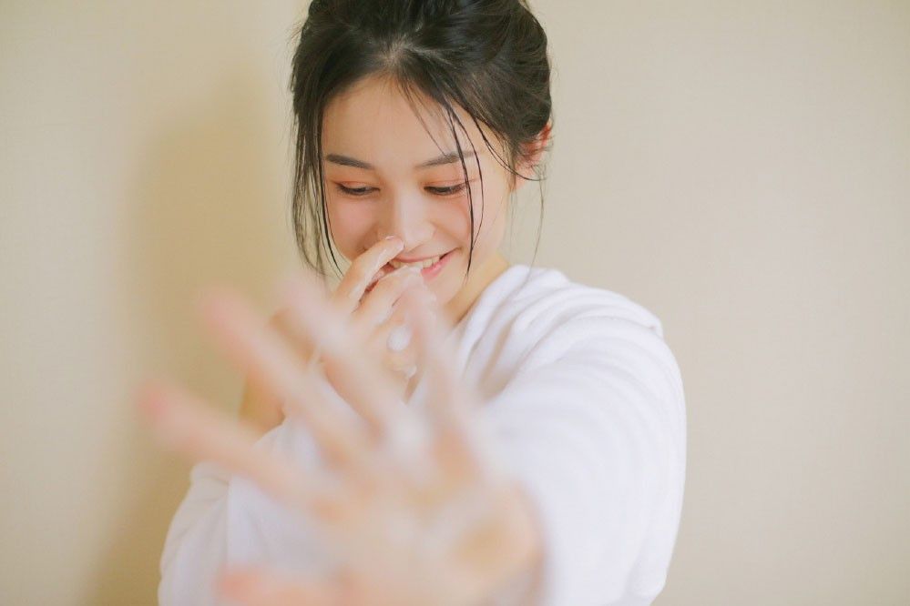 邻家洗澡美女出浴性感艳照水灵白嫩风骚写真