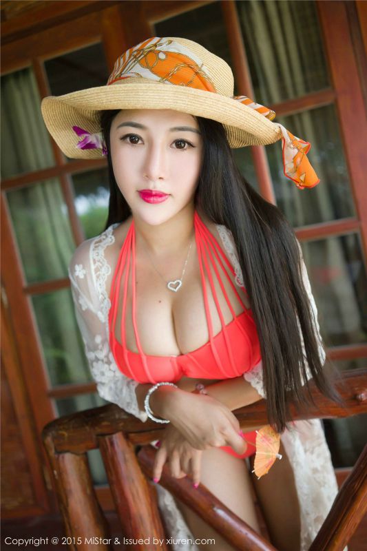 爆乳美女嘉嘉Tiffany沙滩比基尼写真照