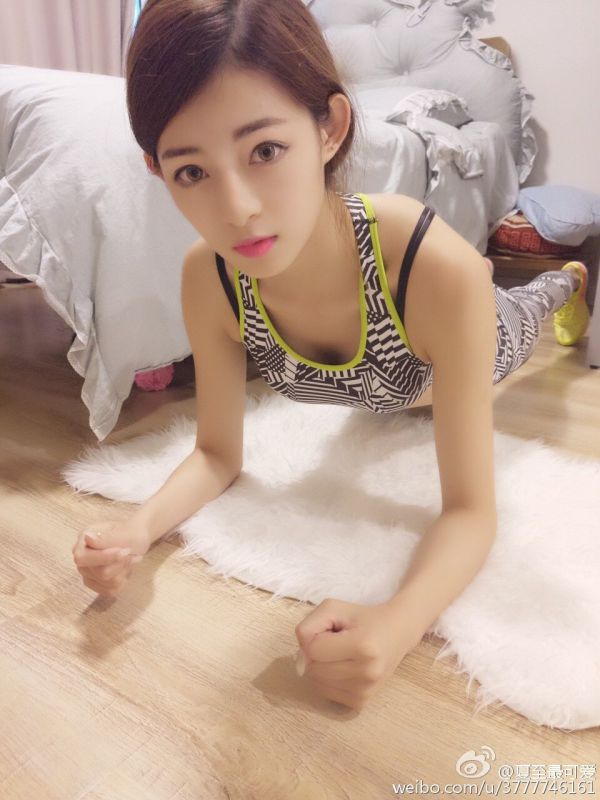 高颜值美女大耳朵夏至养眼美照图片