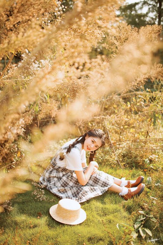 麻花辫清纯少女户外唯美写真