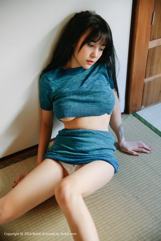 波萝社夏美酱私房内衣写真丰满诱人