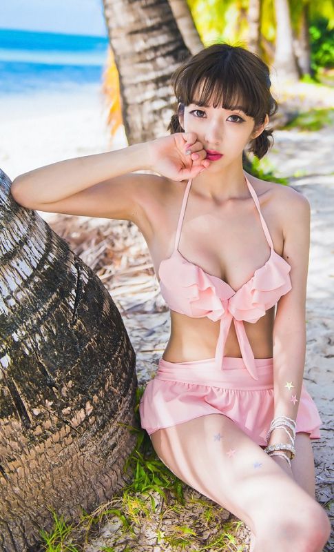 香艳甜美少女岛屿度假泳装美腿丰韵写真