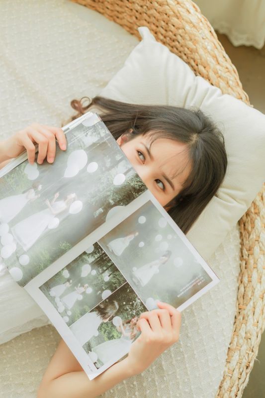 麻花辫美女睡衣妖娆长腿裸足美艳销魂照片