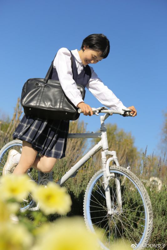 日本盐系短发清纯美女阳光户外小清新氧气写真