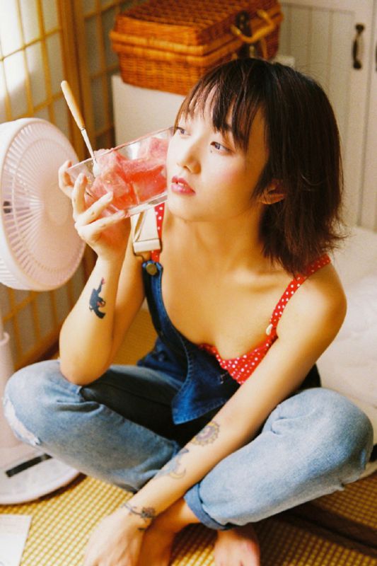 牛仔裤内衣美女性感酥胸居家燃烧欲火写真