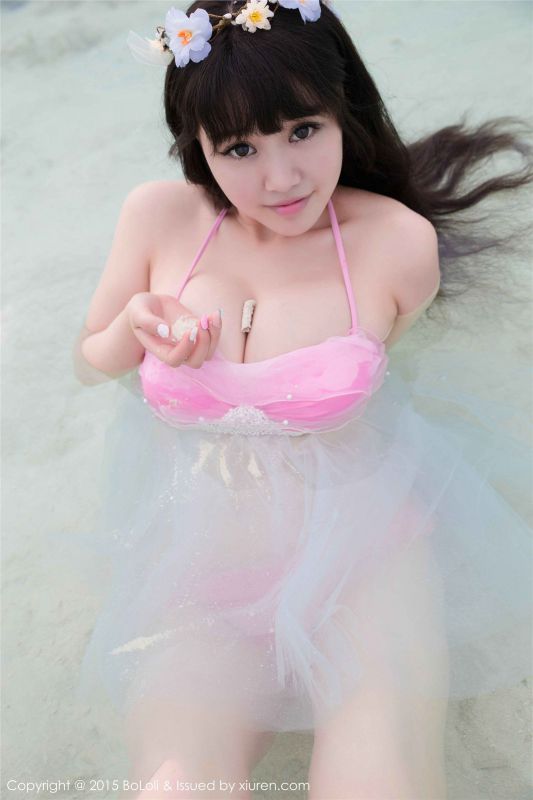 爆乳美女Barbie可儿沙滩比基尼写真照