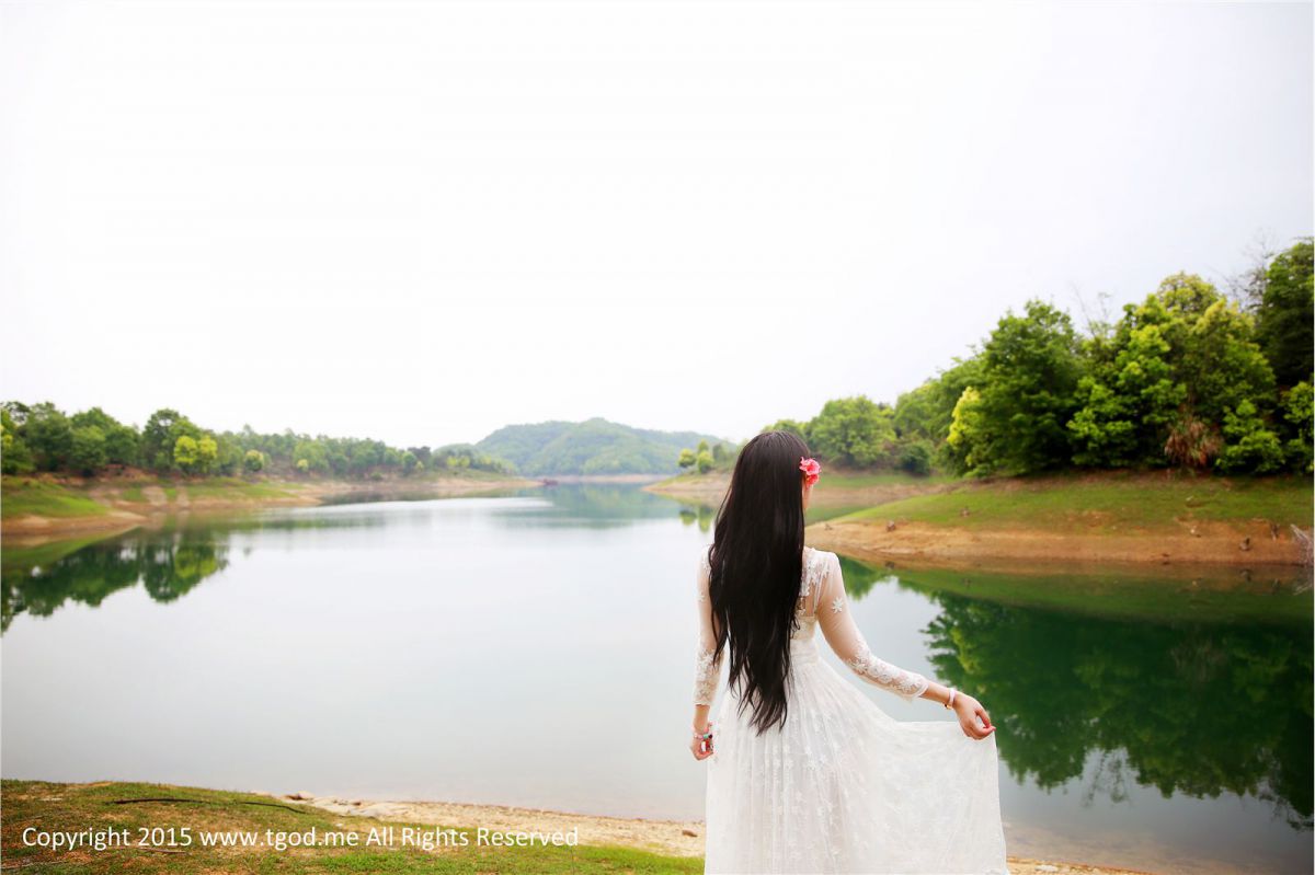 清纯女神鲁思羽携闺蜜夏静镜拍唯美写真大片