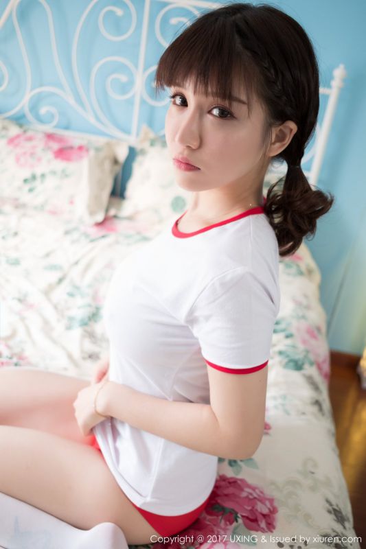 90后小美女傲娇萌萌体操服私房照