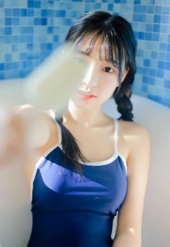 日本少女泳衣湿身酥胸美乳萝莉人体摄影写真图片