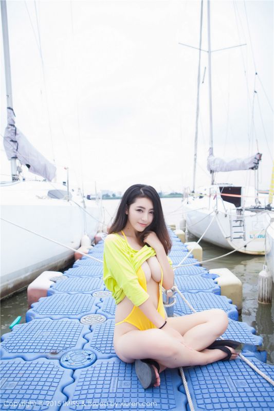 酥胸美女夏茉GIGI户外性感比基尼写真