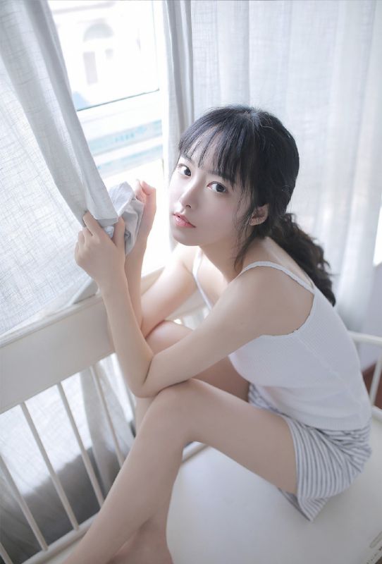 素颜少女白嫩肌肤私房内衣氧气写真图片