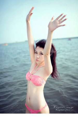 海边比基尼美女性感写真