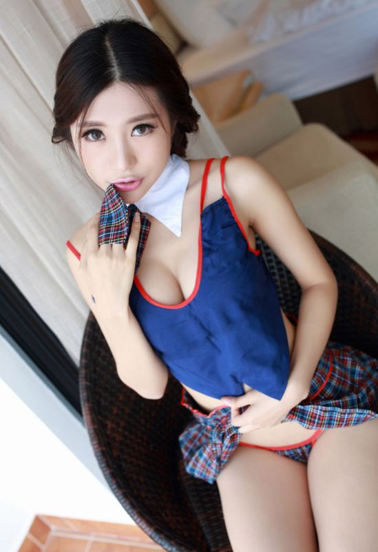 美女模特绮里嘉ula私房制服诱惑写真