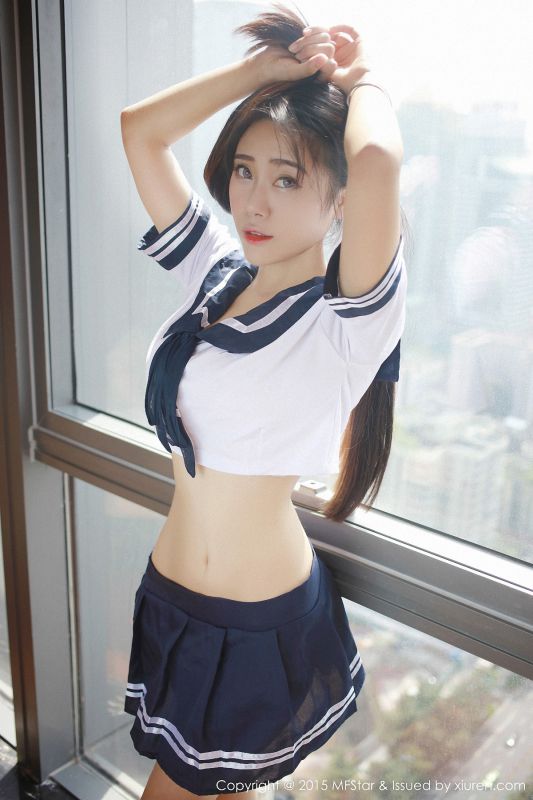 模范学院性感女仆兜豆靓私房迷人乳沟照