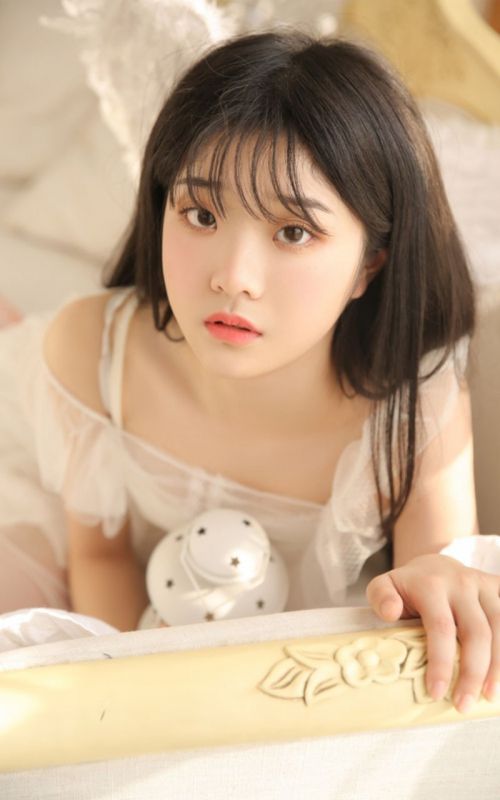 小恶魔气质少女妖娆抚媚惹火性感私房大胆诱惑写真