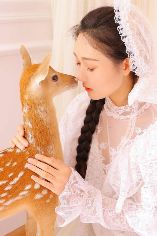 古典蕾丝婚纱美女甜美粉嫩萝莉香艳私房写真