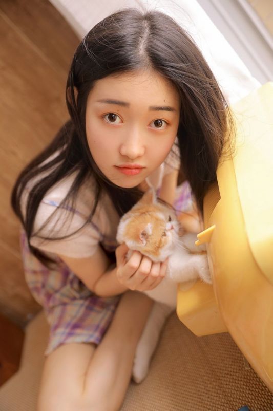 猫系少女长裙迷人小清新唯美居家写真