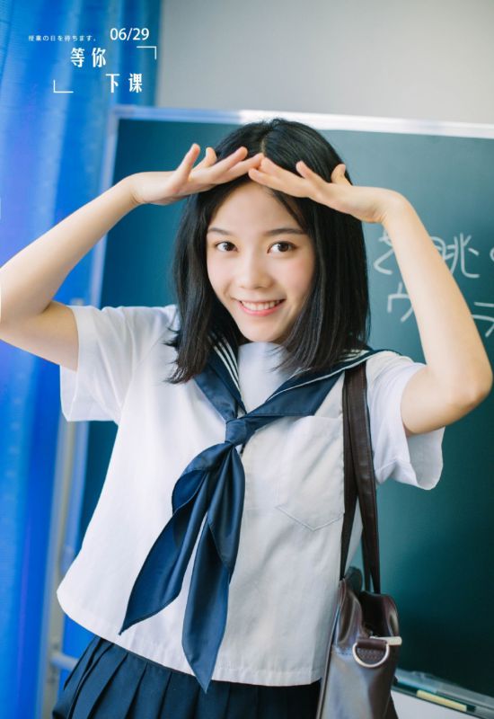 韩国短发少女学生装素人青涩怡静写真