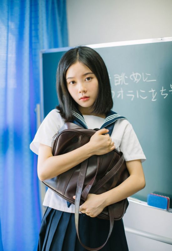 韩国短发少女学生装素人青涩怡静写真