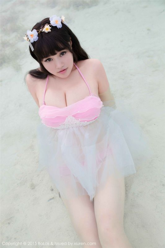 爆乳美女Barbie可儿沙滩比基尼写真照