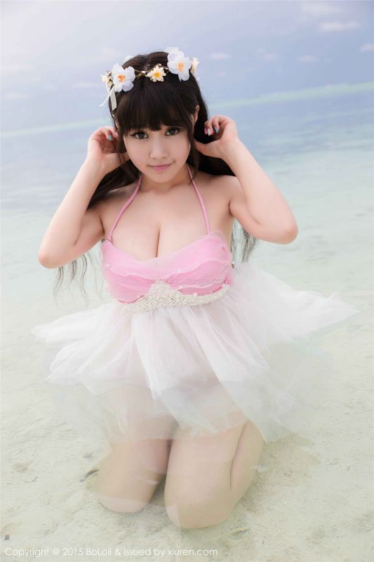 爆乳美女Barbie可儿沙滩比基尼写真照