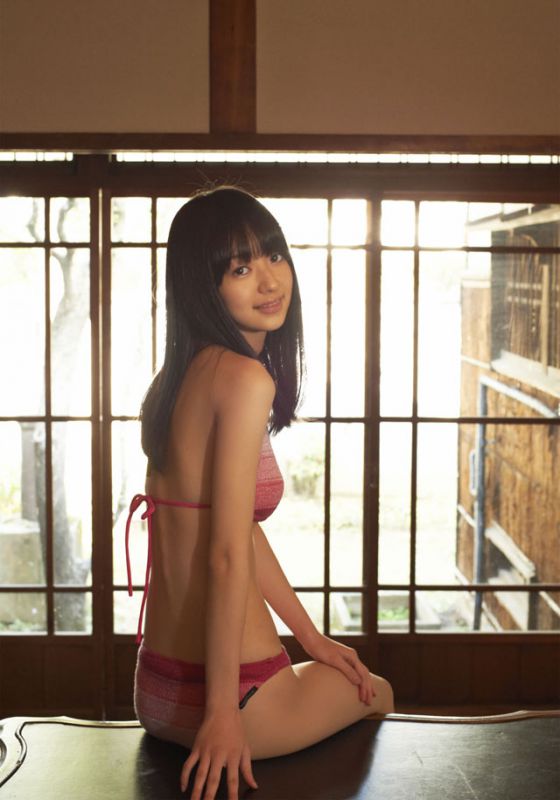 日本美女逢泽莉娜清新街拍大片