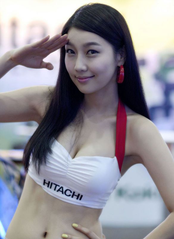 韩国美女车展写真制服诱惑