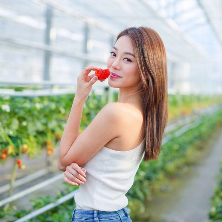 香港美女陈雅思生活美照气质迷人