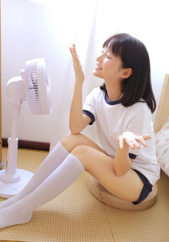 日本热爱运动萝莉体操服白丝美腿私密照片写真