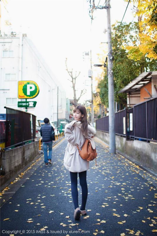 清纯美女陈潇街头迷人写真照