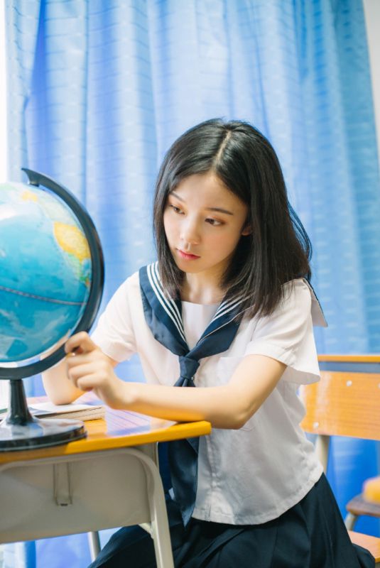 韩国短发少女学生装素人青涩怡静写真