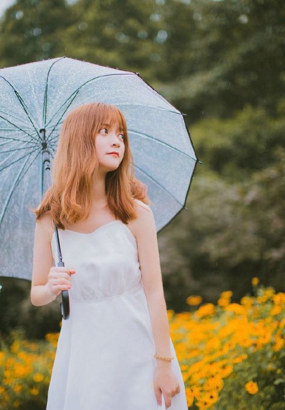 雨中萝莉少女户外小清新空灵唯美氧气写真