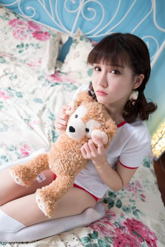 90后小美女傲娇萌萌体操服私房照