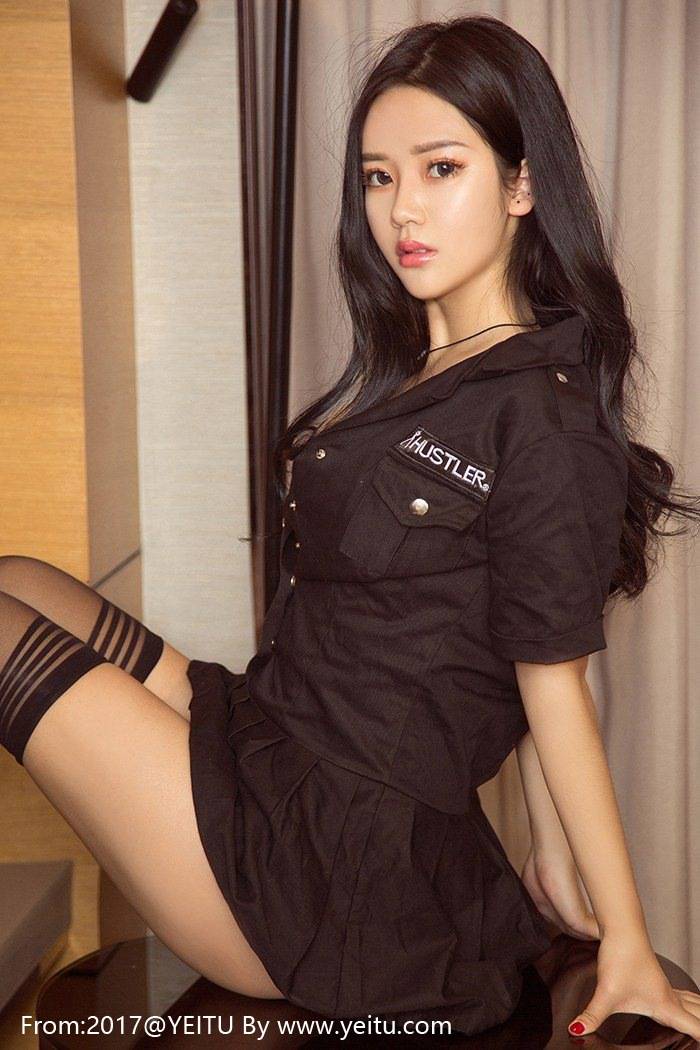 美女模特凌希儿丝袜美腿警花制服诱惑冷艳写真